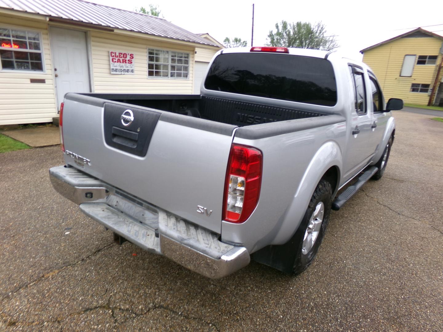 2011 Silver /Gray Nissan Frontier SV (1N6AD0ER0BC) with an 4.0L V6 engine, automatic transmission, located at 401 First NE, Bearden, AR, 71720, (870) 687-3414, 33.726528, -92.611519 - Photo#17